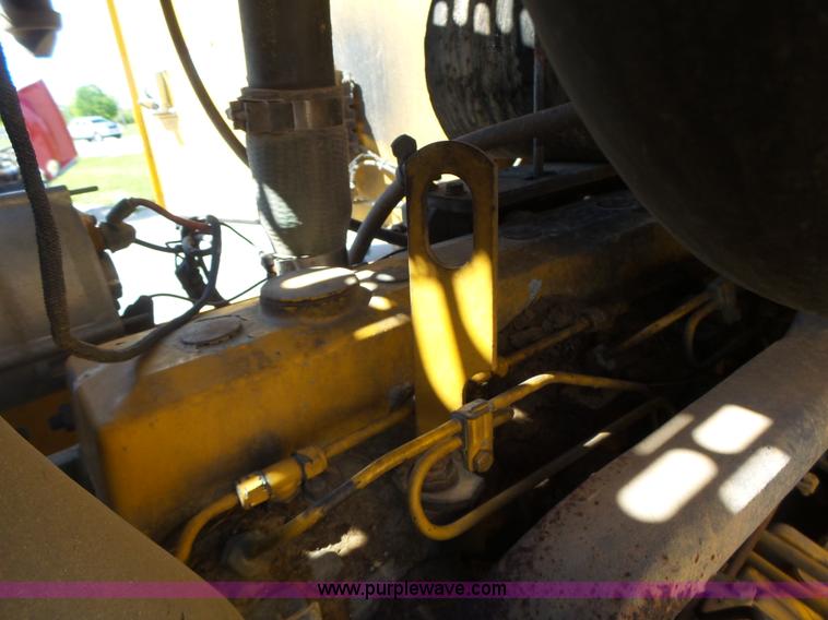 image for item L7236 1999 John Deere 624H wheel loader