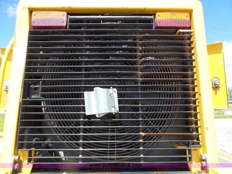 image for item L7236 1999 John Deere 624H wheel loader