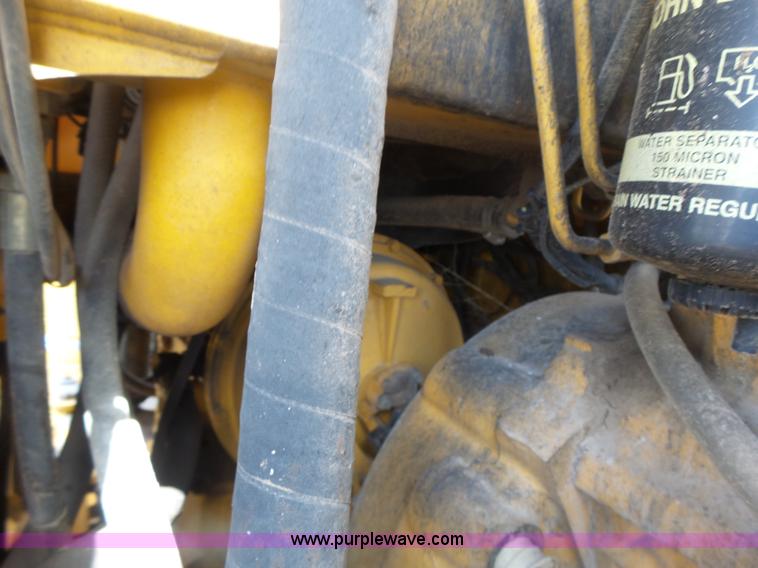 image for item L7236 1999 John Deere 624H wheel loader