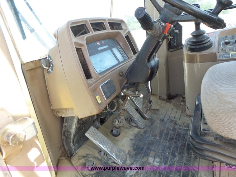 image for item L7236 1999 John Deere 624H wheel loader