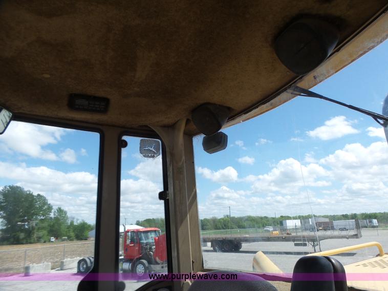 image for item L7236 1999 John Deere 624H wheel loader