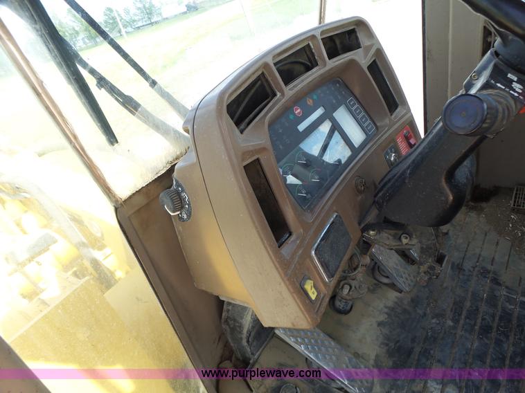 image for item L7236 1999 John Deere 624H wheel loader