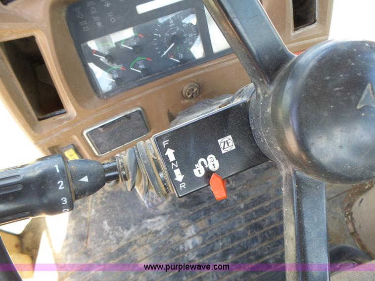 image for item L7236 1999 John Deere 624H wheel loader