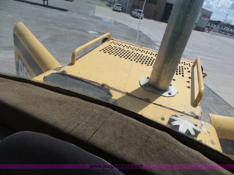 image for item L7236 1999 John Deere 624H wheel loader