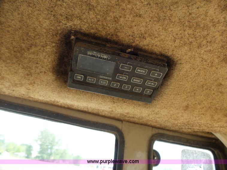 image for item L7236 1999 John Deere 624H wheel loader