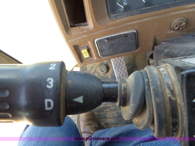 image for item L7236 1999 John Deere 624H wheel loader