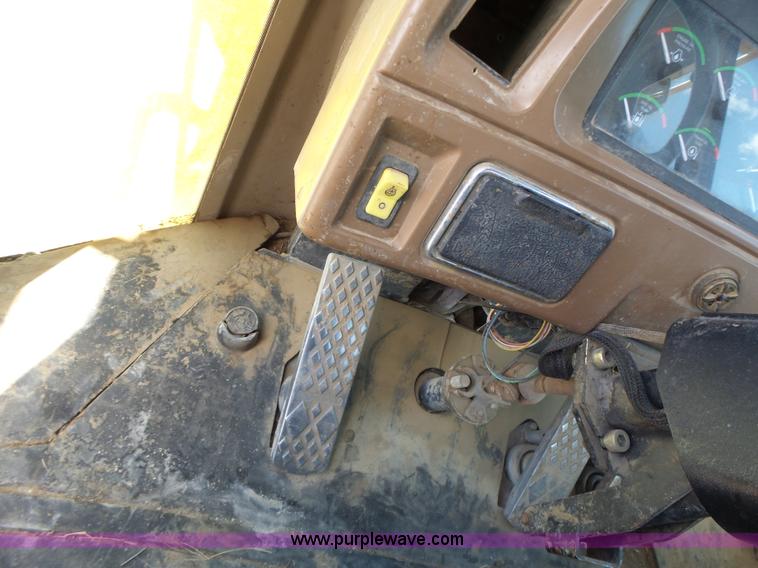 image for item L7236 1999 John Deere 624H wheel loader