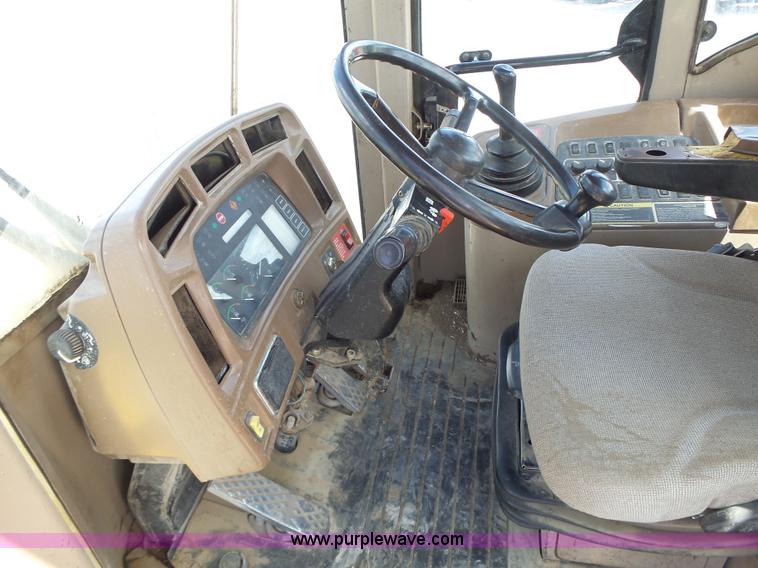 image for item L7236 1999 John Deere 624H wheel loader