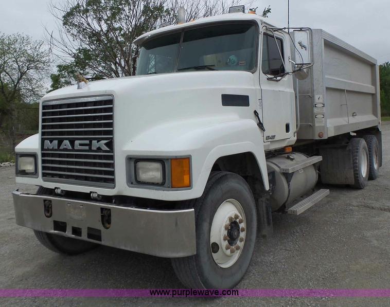 image for item L7245 1998 Mack CH613 dump truck