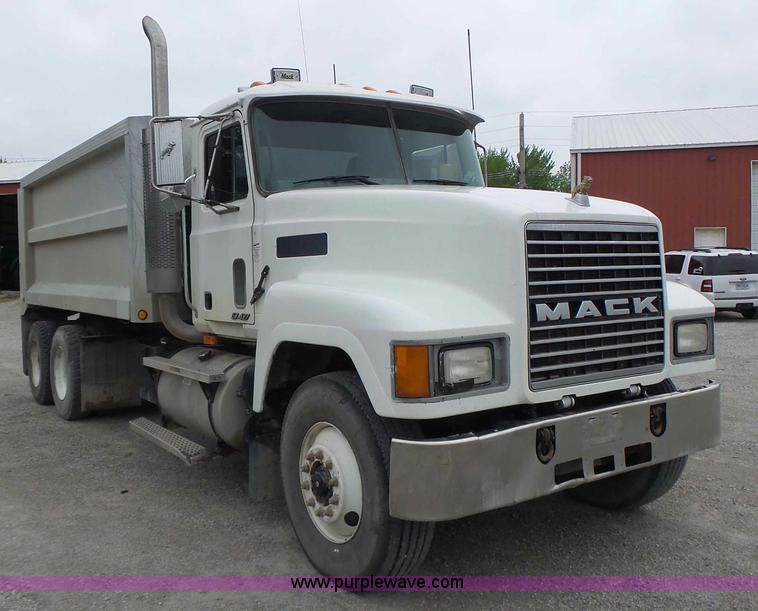 image for item L7245 1998 Mack CH613 dump truck