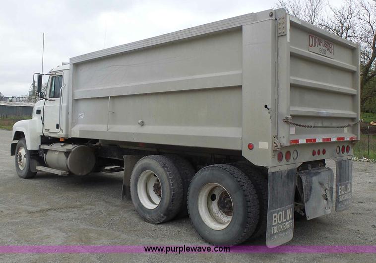 image for item L7245 1998 Mack CH613 dump truck