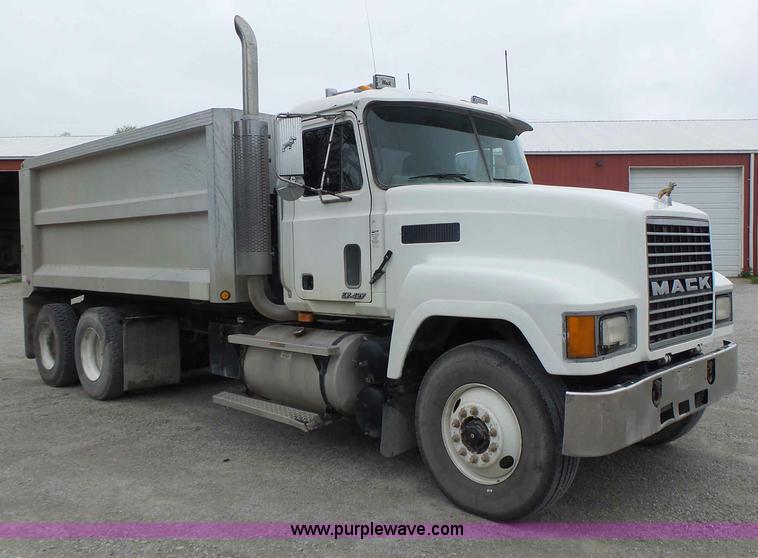 image for item L7245 1998 Mack CH613 dump truck