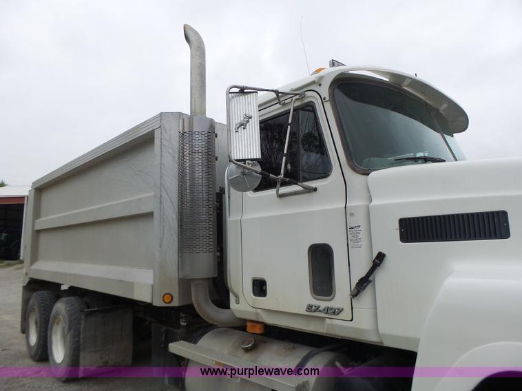 image for item L7245 1998 Mack CH613 dump truck