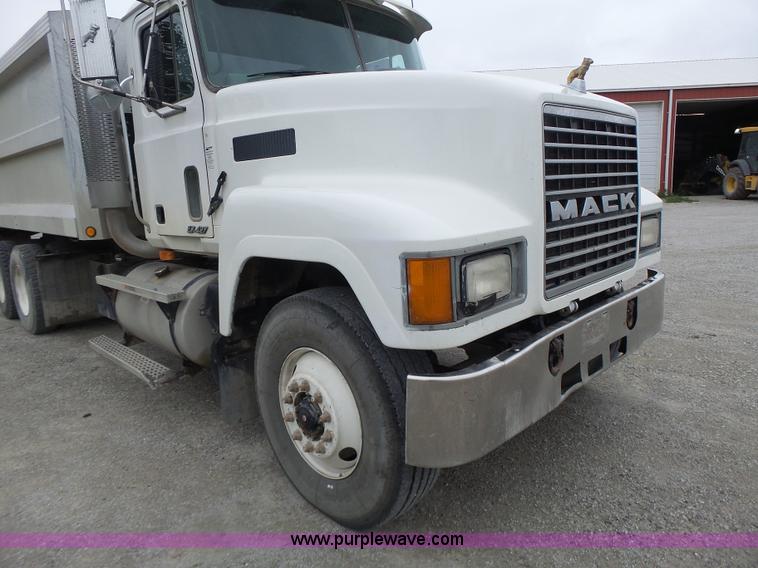 image for item L7245 1998 Mack CH613 dump truck