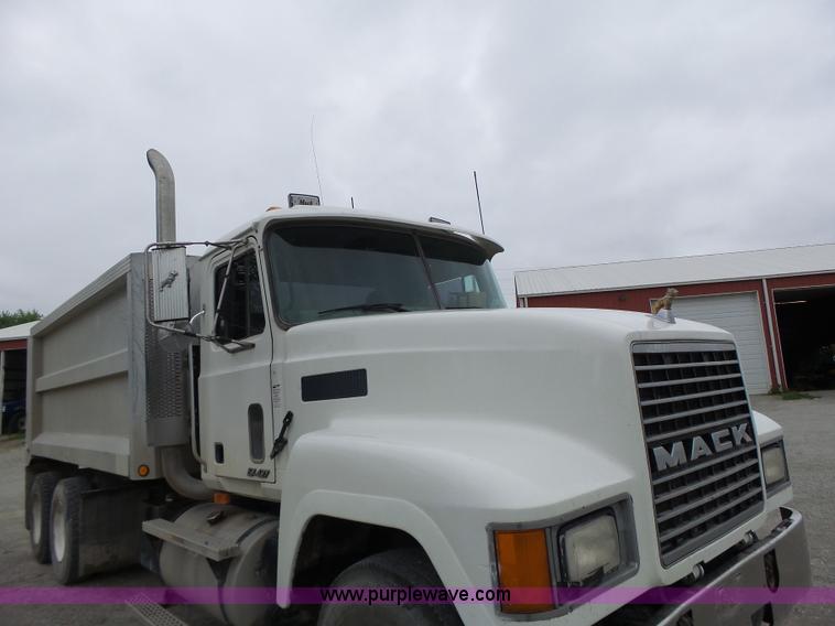 image for item L7245 1998 Mack CH613 dump truck