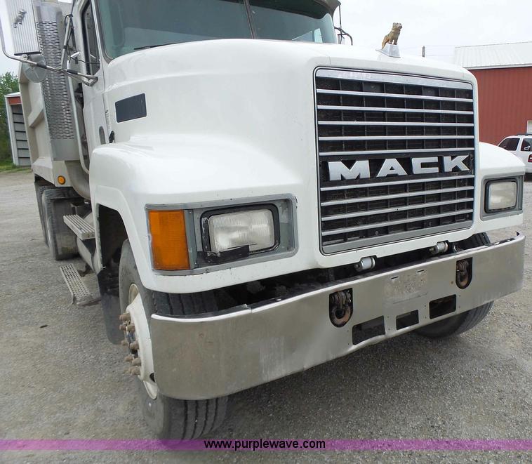 image for item L7245 1998 Mack CH613 dump truck