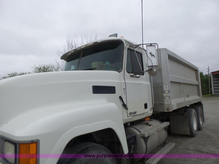 image for item L7245 1998 Mack CH613 dump truck