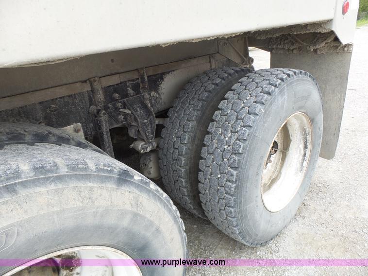 image for item L7245 1998 Mack CH613 dump truck