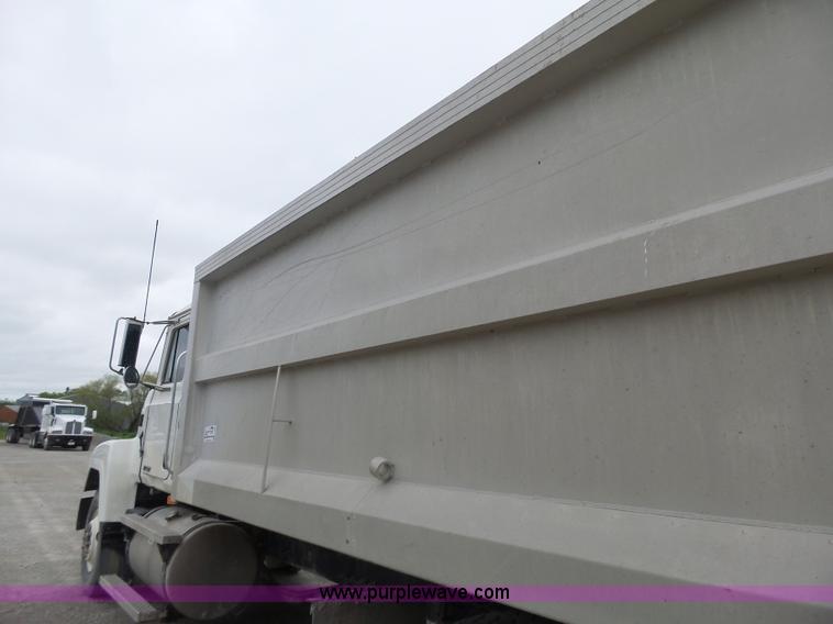 image for item L7245 1998 Mack CH613 dump truck