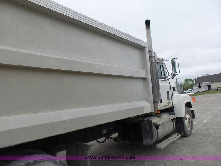 image for item L7245 1998 Mack CH613 dump truck