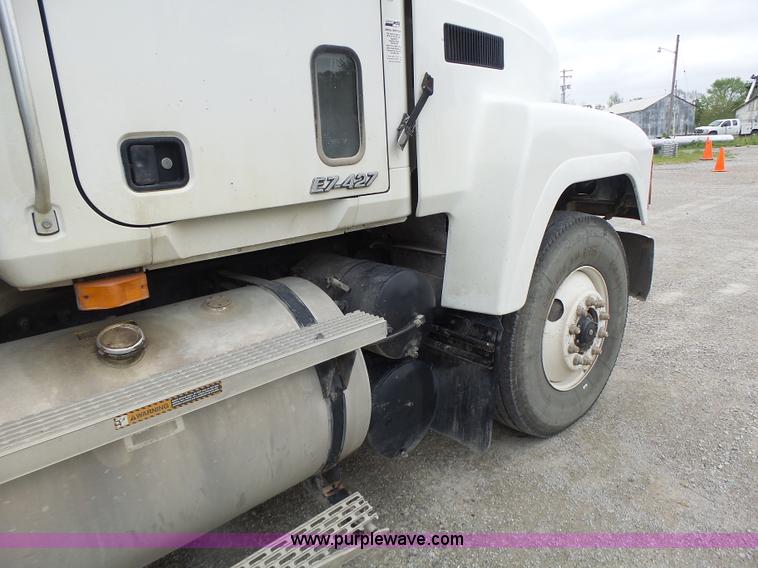 image for item L7245 1998 Mack CH613 dump truck