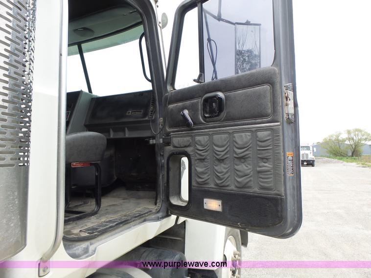 image for item L7245 1998 Mack CH613 dump truck