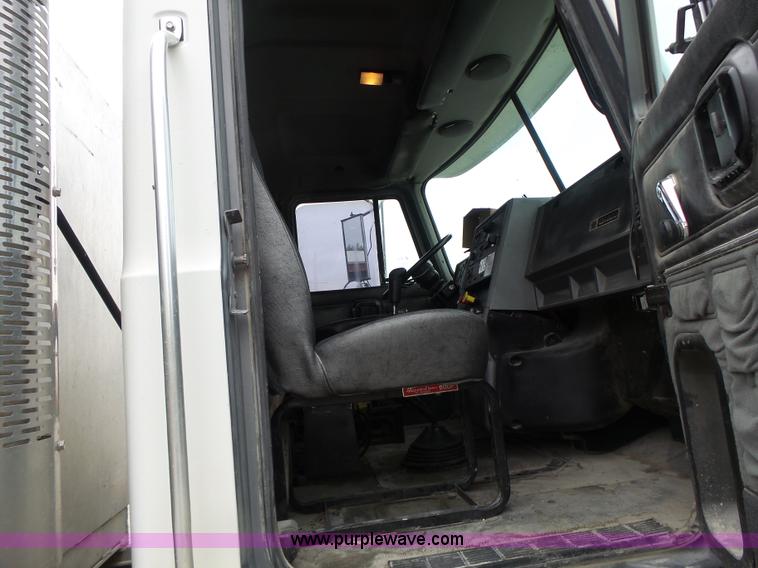 image for item L7245 1998 Mack CH613 dump truck