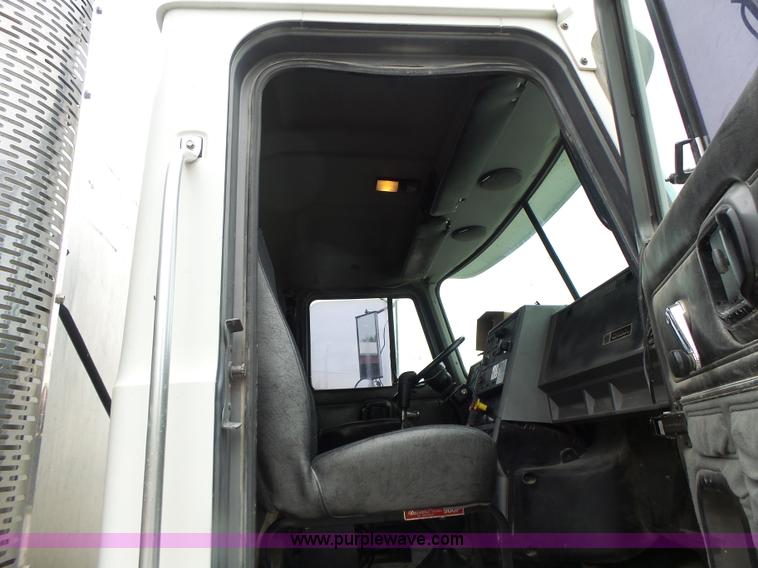 image for item L7245 1998 Mack CH613 dump truck