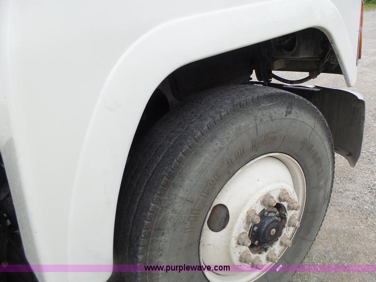 image for item L7245 1998 Mack CH613 dump truck