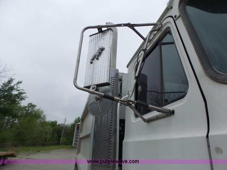 image for item L7245 1998 Mack CH613 dump truck