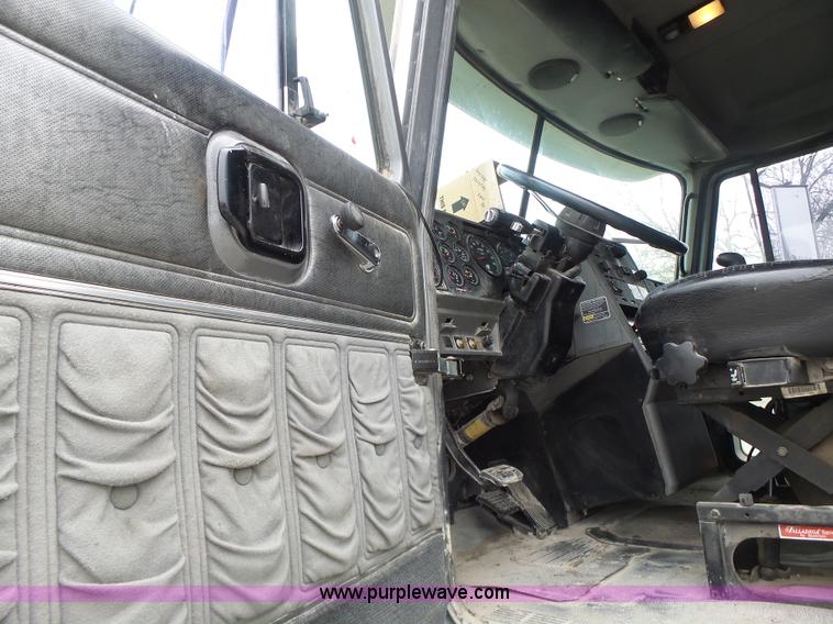 image for item L7245 1998 Mack CH613 dump truck