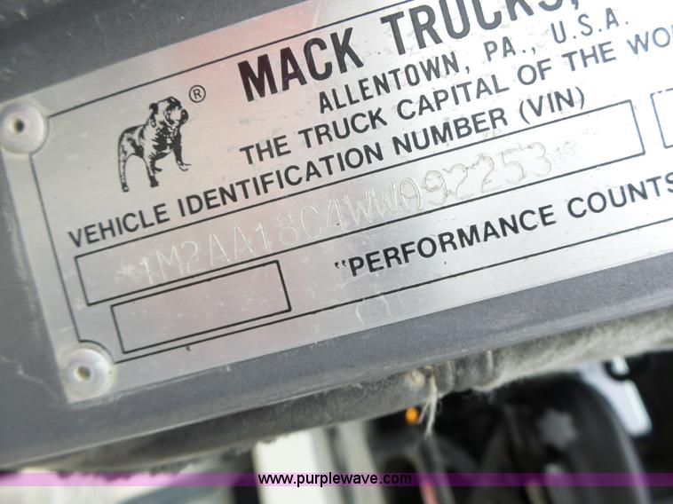 image for item L7245 1998 Mack CH613 dump truck