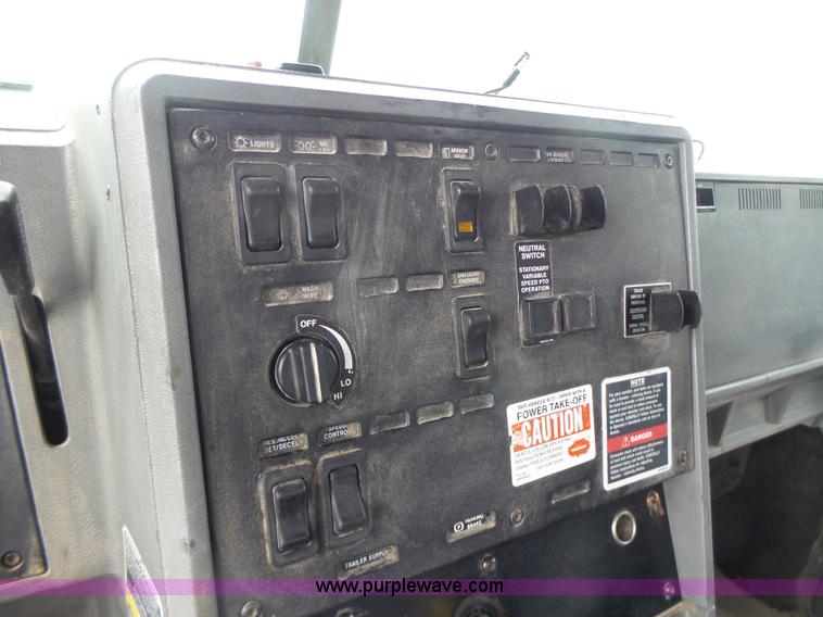 image for item L7245 1998 Mack CH613 dump truck