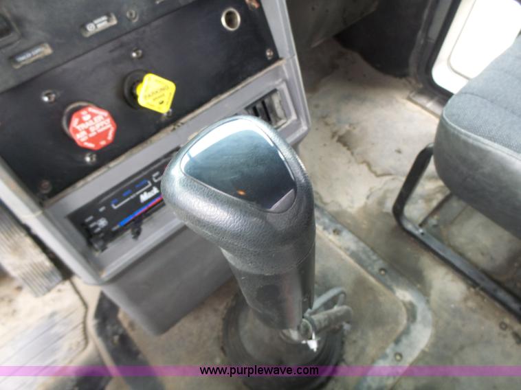 image for item L7245 1998 Mack CH613 dump truck