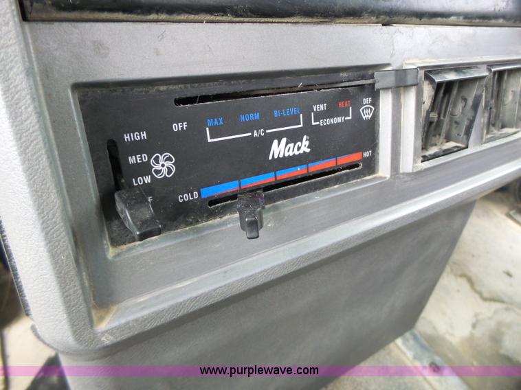 image for item L7245 1998 Mack CH613 dump truck