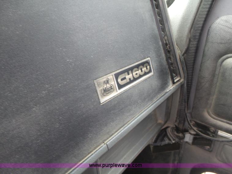 image for item L7245 1998 Mack CH613 dump truck