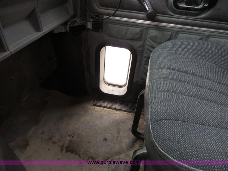 image for item L7245 1998 Mack CH613 dump truck