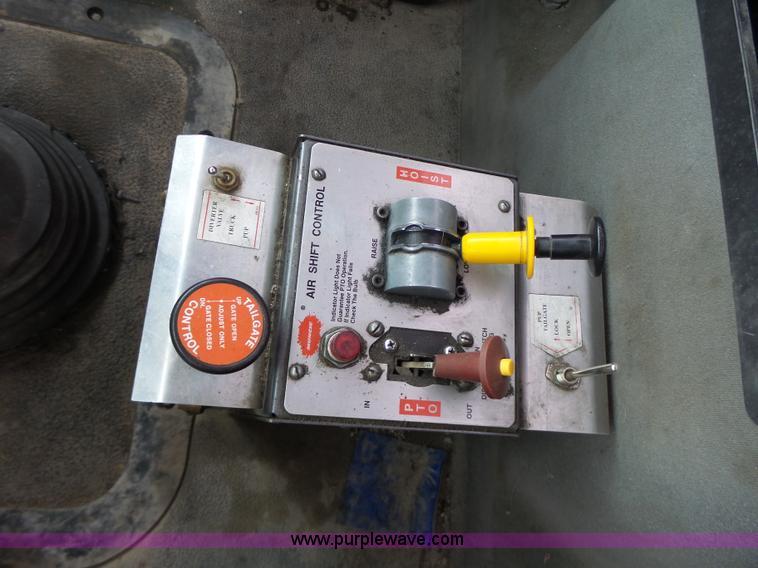 image for item L7245 1998 Mack CH613 dump truck