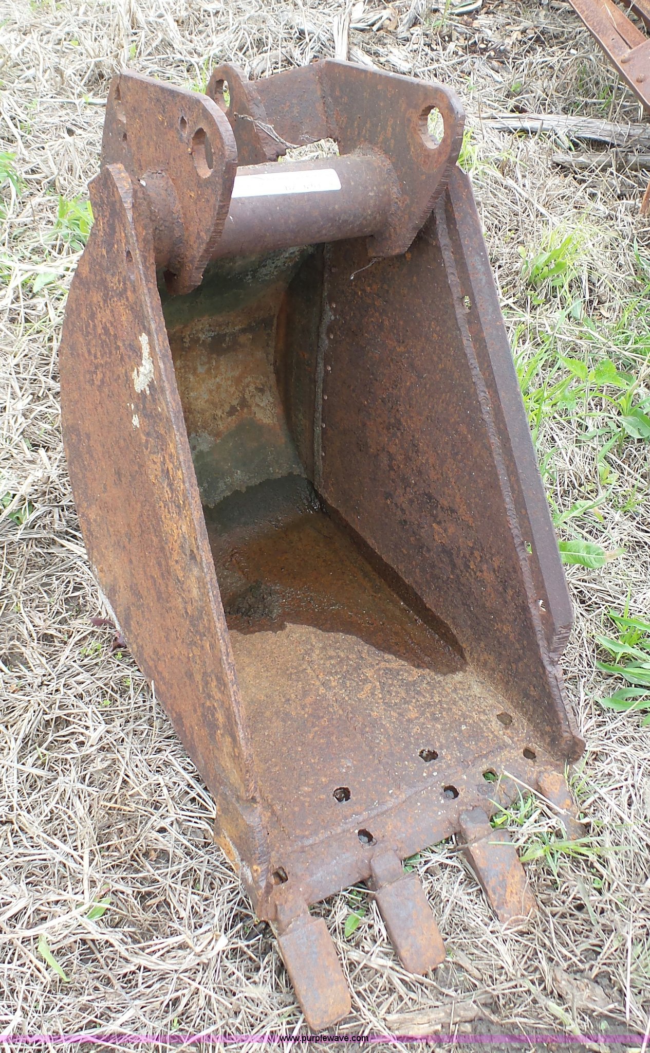 Case 580 backhoe bucket in McLouth, KS Item BZ9263 sold Purple Wave