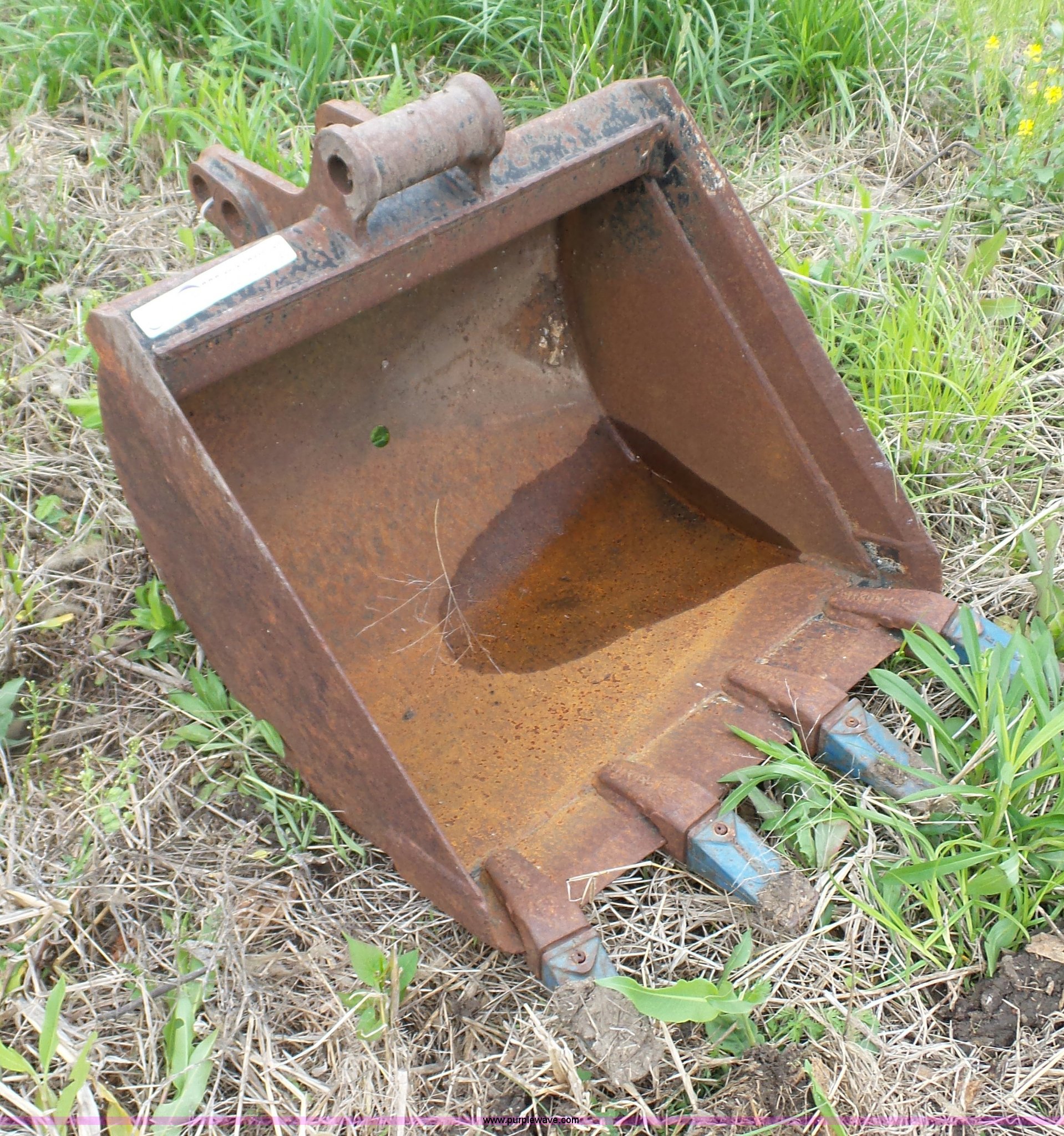 Bobcat backhoe bucket in McLouth, KS Item BZ9266 sold Purple Wave