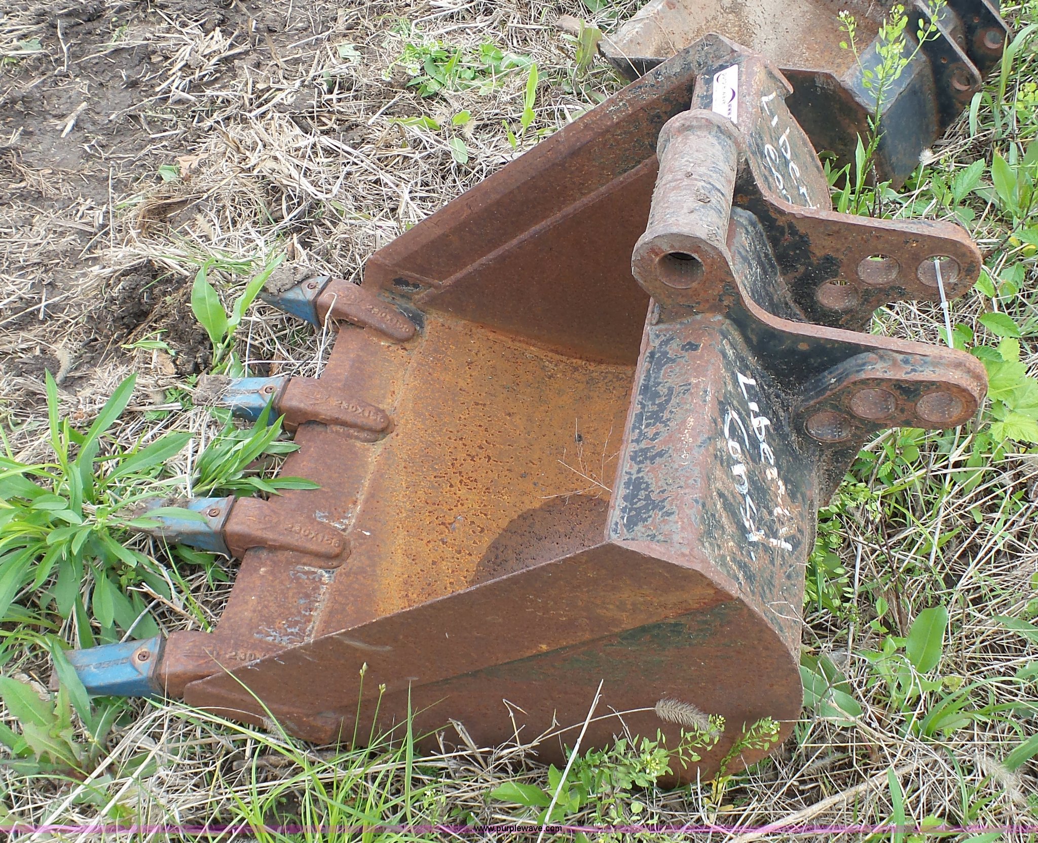 Bobcat backhoe bucket in McLouth, KS Item BZ9266 sold Purple Wave