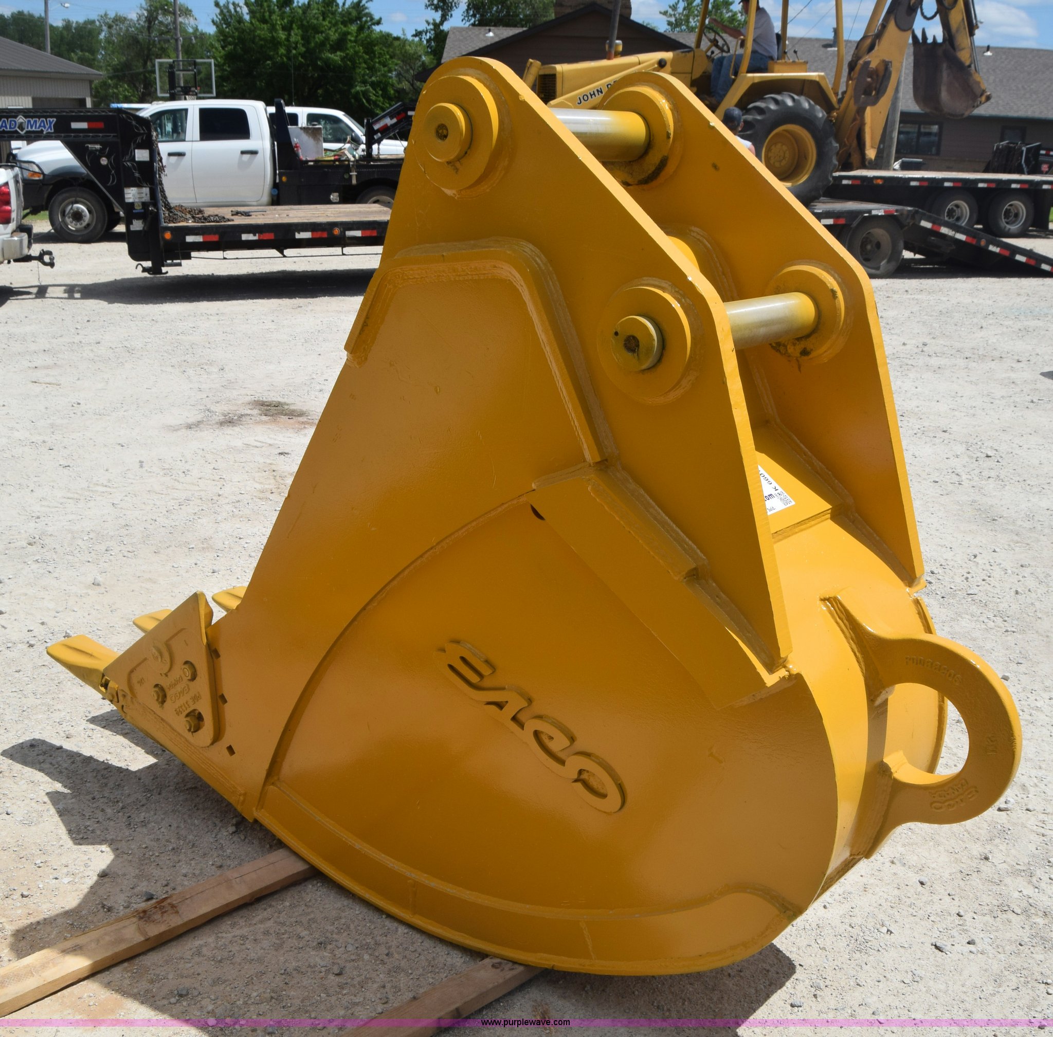 Esco excavator bucket in Lyons, KS Item K6601 sold Purple Wave