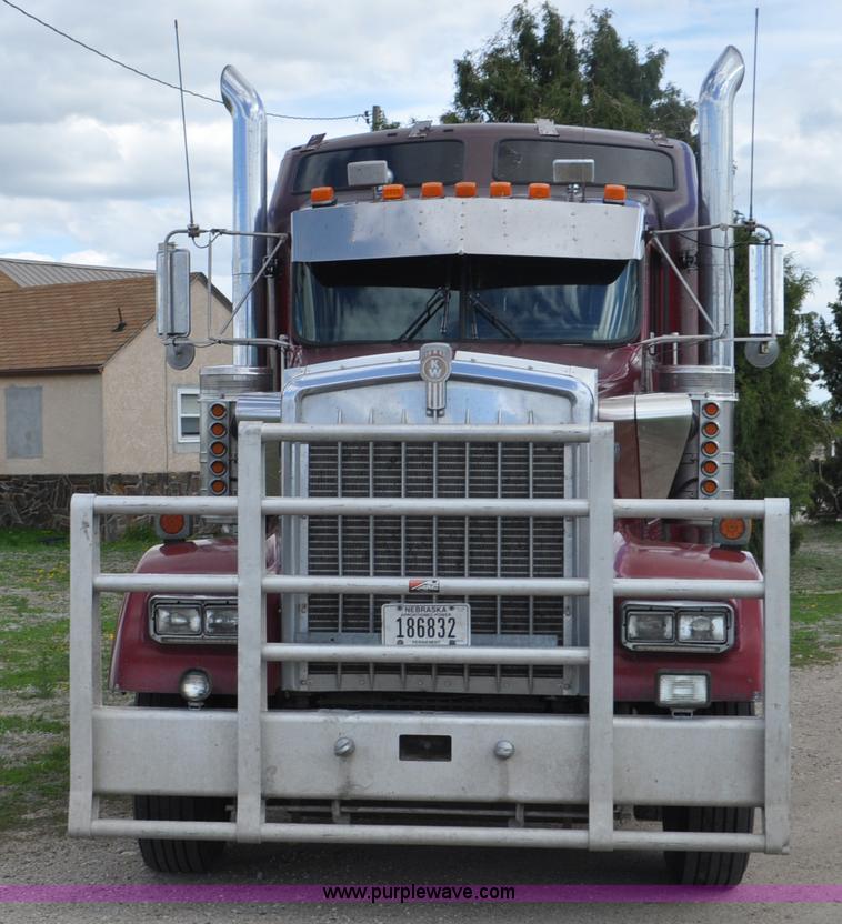 image for item G7352 2000 Kenworth W900 semi truck