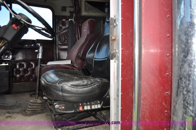 image for item G7352 2000 Kenworth W900 semi truck