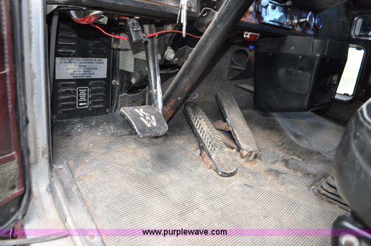 image for item G7352 2000 Kenworth W900 semi truck