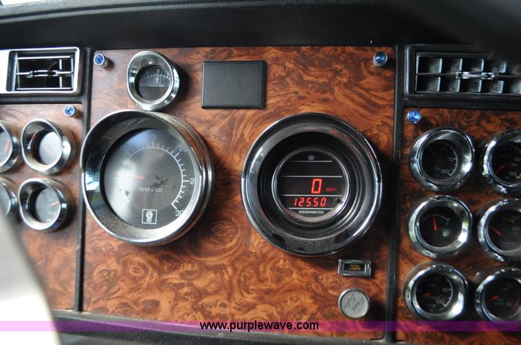 image for item G7352 2000 Kenworth W900 semi truck