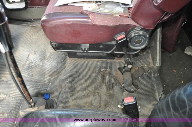 image for item G7352 2000 Kenworth W900 semi truck