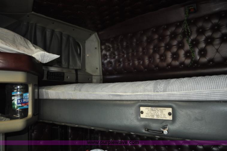 image for item G7352 2000 Kenworth W900 semi truck