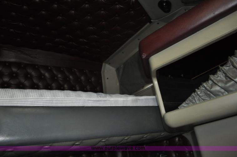 image for item G7352 2000 Kenworth W900 semi truck