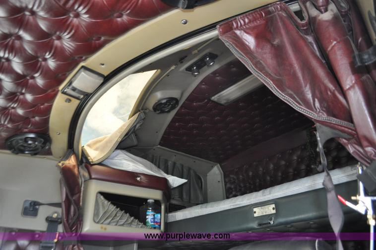 image for item G7352 2000 Kenworth W900 semi truck